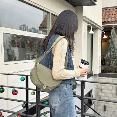 유럽여행가방 여성 여행 반달 크로스백 가벼운 가방
