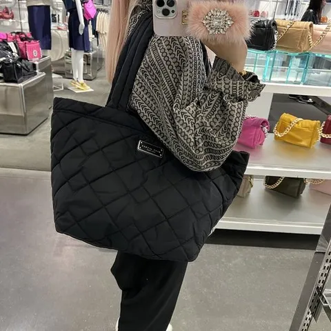 마크제이콥스 퀼팅나일론 토트백