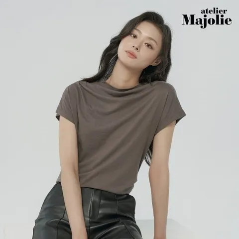 아뜰리에마졸리 카울넥 드레이프 탑 1종 [44 한정 특가]