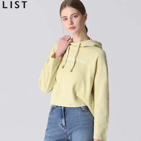 [리스트(LIST)] 경쾌한 세미오버핏 레터링 후드 티셔츠 (택가격 178000원)