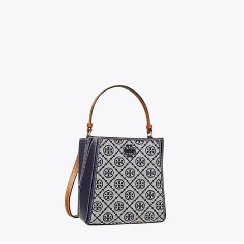 [25SS][토리버치 공식] 맥그로우 티 모노그램 스몰 버킷백 - 토리 네이비