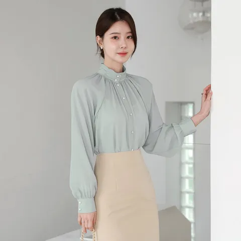 [오브리에] 멜리아 하이넥 진주 블라우스