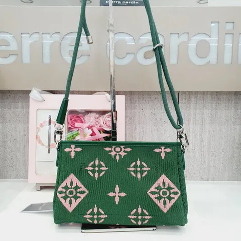 [피에르가르뎅]니트로 만든 미니크로스백 (21ㅡ14ㅡ4)_GN