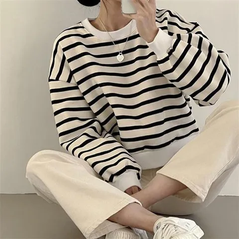 세미크롭 2컬러 긴팔 맨투맨 티셔츠 여성 스트라이프