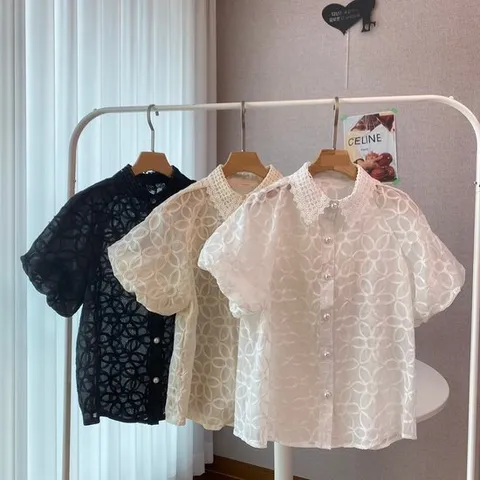 여성 샤인 벌룬소매 레이스 카라 숏 블라우스