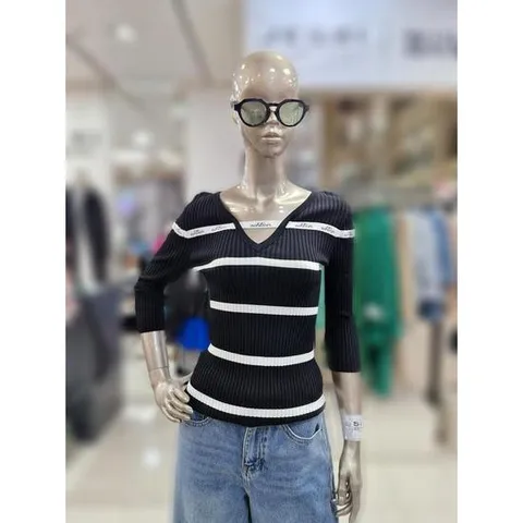 제시뉴욕 세이브존04 테이핑 로고 디테일 니트티셔츠 DE45KO6500KO