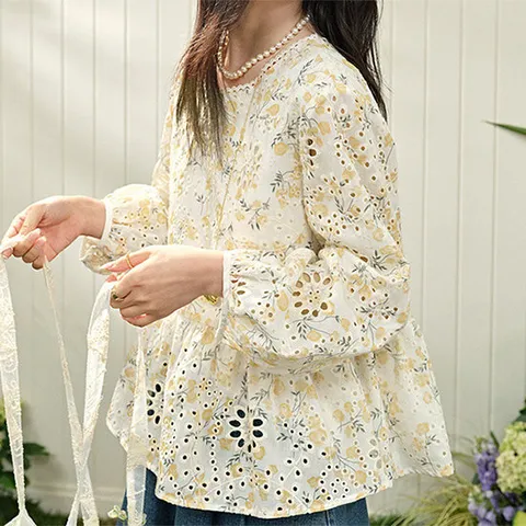 [패션에비뉴] 플라워펀칭 레이스라운드넥 블라우스 2578A069