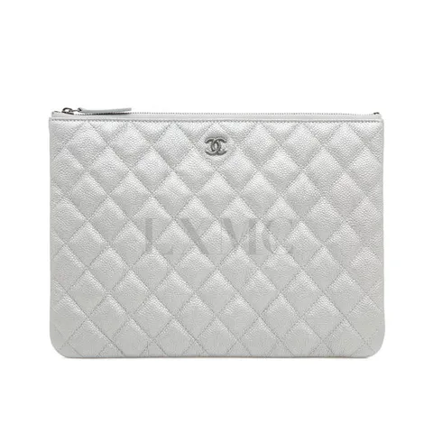 샤넬 리미티드 캐비어 클러치 뉴미듐 메탈릭 실버 파우치