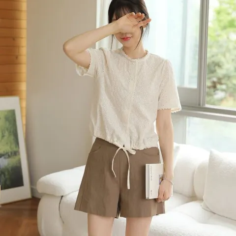 빼빼닷컴 라운드넥 레이스 펀칭 밑단스트링 반팔 블라우스