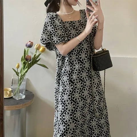 [아리엘스타일]플라워자수펀칭 스퀘어넥 여름하객룩 슈리블원피스