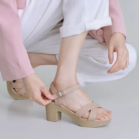 에스유니 여성용 발편한 엑스 스트랩 통굽 가보시 샌들 힐 7.5cm