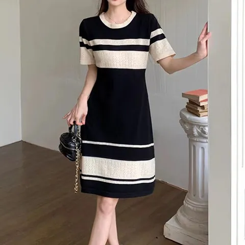 [유니제이] 러우만 펀칭 배색 반팔 원피스