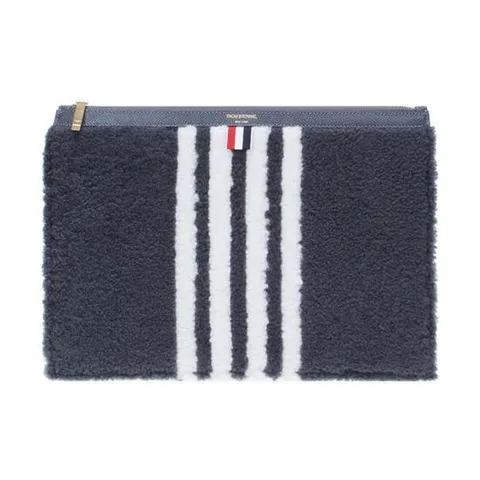 (명품) 톰브라운 메니로 시어링 4 바 클러치백 UAC