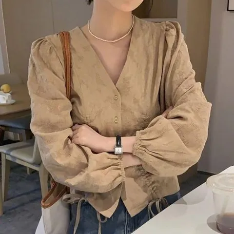 블라우스 브라우스 셔츠 브이넥 셔링 볼륨소매 여성 내추럴 코디