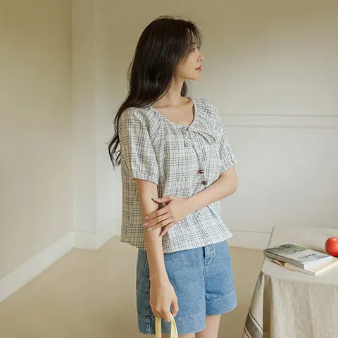 [저스트원] 레터 리본넥 시어서커 체크블라우스