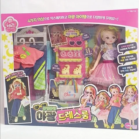 패션인형 원앤원 체리 블링블링 야광 드레스룸