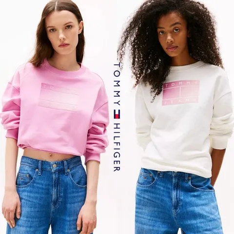 타미힐피거 TOMMY HILFIGER DW21396-YBL 여자 옴브레 플래그 로고 맨투맨 티셔츠