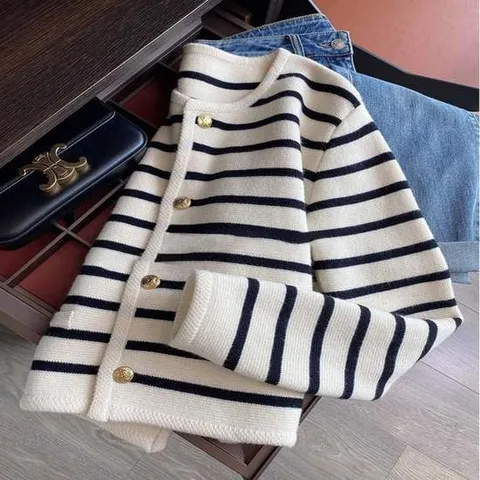 여성 봄 가을 간절기 2컬러 스트라이프 니트 숏가디건 루즈핏가디건 꽈베기니트 라운드니트 여성니트가디건 여성봄자켓