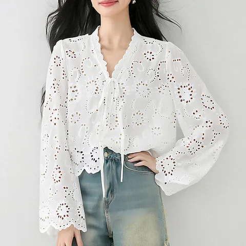 [몽벨리즈]프랑레이스펀칭블라우스 mde2302200