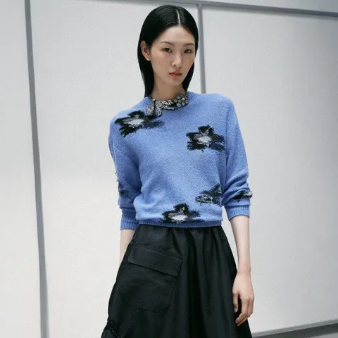 르네크루 25FW 플라워 인타샤 아트 풀오버[런칭 가격 99,900원]
