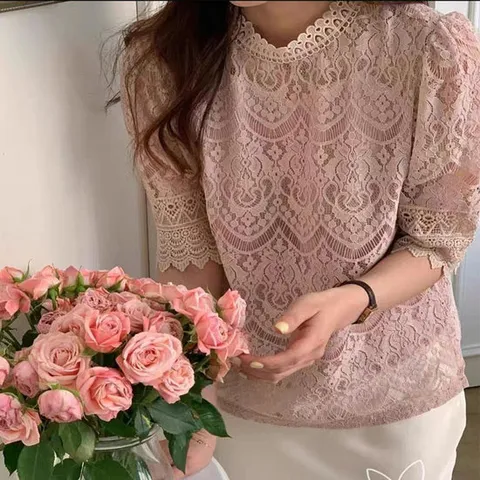 [하젤] 베이지가든 레이스 5부 퍼프 블라우스_M4088