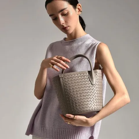 라시에스타 / 가죽 위빙 원통 토트백