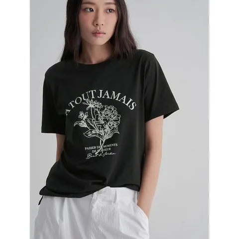 (325742LY35) [에잇세컨즈] 플로럴 레터링 그래픽 반소매 티셔츠  블랙