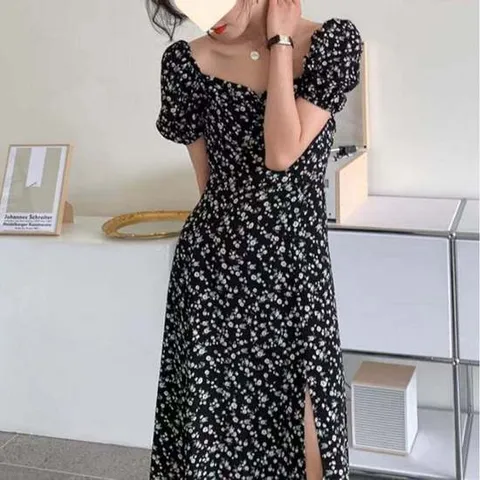 [모노무드]모노무드 여자 여름 스퀘어넥 퍼프 소매 셔링 플라워