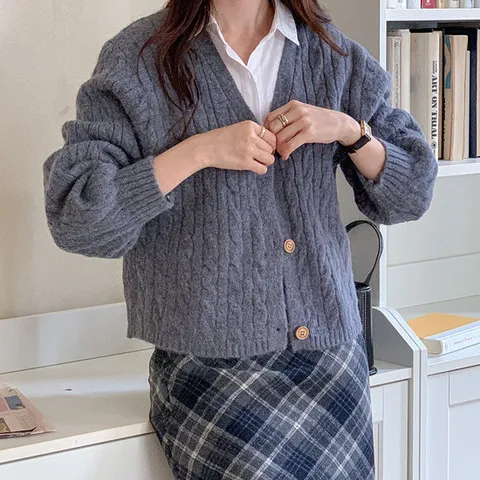 여성 두툼한 니트 브이넥 꽈배기 버튼 퍼프 가을 가디건
