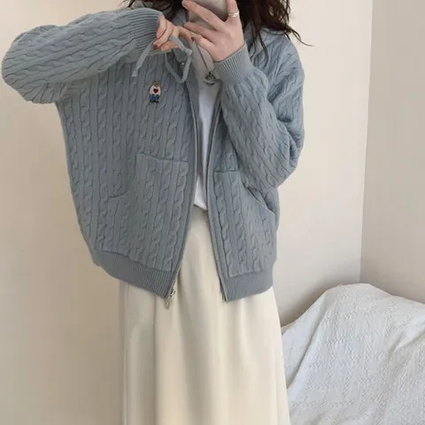 [모어씨유] 럽곰 꽈배기 가디건 니트 후드 집업 아우터