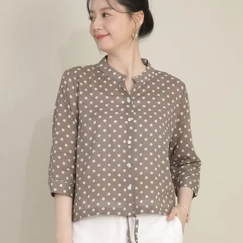 애비뉴투지 엄마옷 도트 아사면 반오픈 카라 봄 여름 칠부 블라우스 B09515