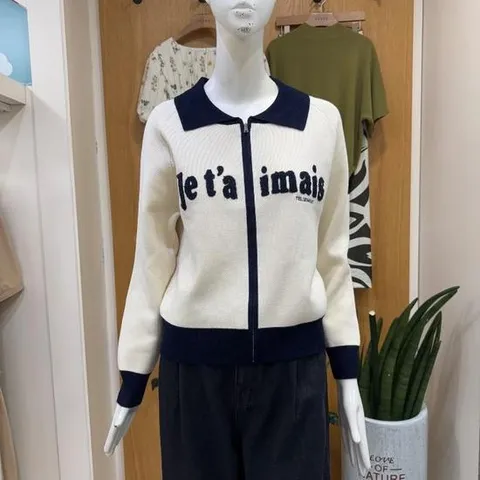 클리지 DP01 자수 레터링 카라 니트 집업 CP7WKC09