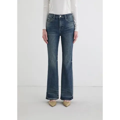 [ 롯데백화점 ][게스]여성 M톤 사이드 더블 스티치 플레어 부츠컷 청바지 YP3D6167