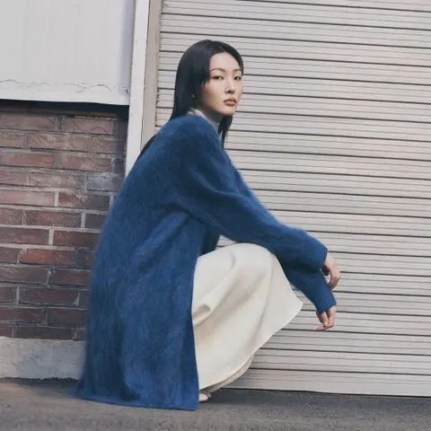 르네크루 25FW 브러쉬드 화이트캐시미어100% 니트코트
