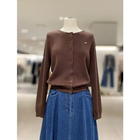 [ 현대백화점 ][올리브데올리브] OK5AD818 금속로고 라운드넥 니트가디건