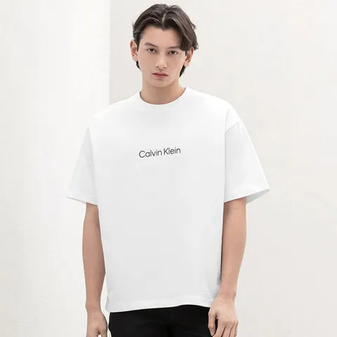 [ 롯데백화점 ][캘빈클라인 진]공용 릴렉스핏 스탠다드 로고 반팔 티셔츠 리오더(40HM228RR)