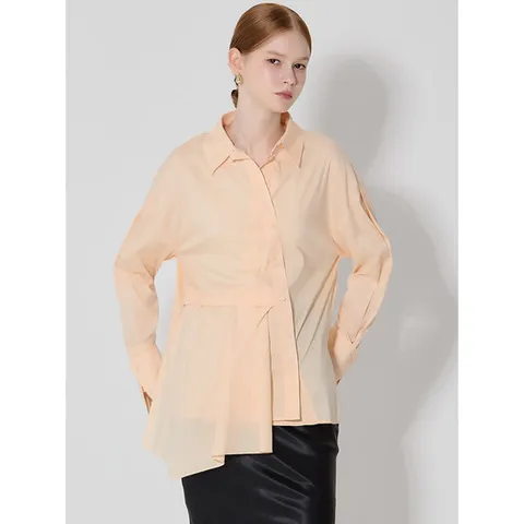 [데코][데코(DECO)] 소매커프스 탈부착 블라우스 (택가격 399000