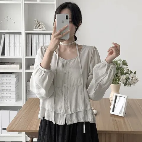 [신상오픈런]여성 슬림핏 롱타입 버튼 프릴 캉캉 퍼프 가을 블라우스