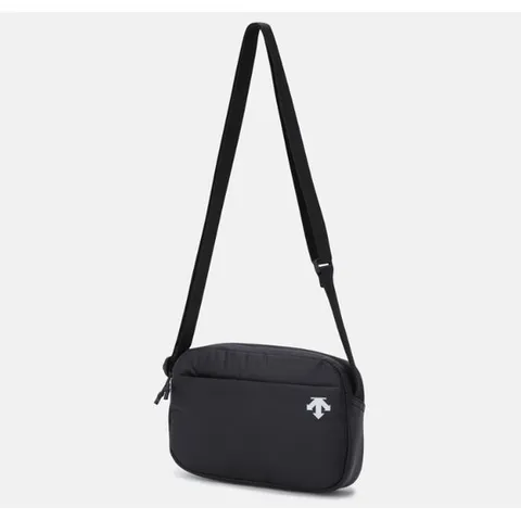 데상트 스몰 패디드 크로스가방 B1 SQ323UBG90 BLK0 WHT0