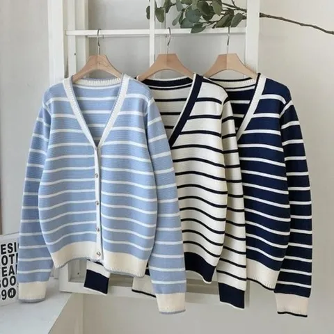 [다잇템][다잇템] 여자 스웨터 금장버튼 하늘색 콘트라스트 브이