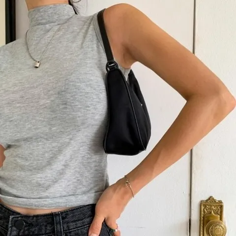 [브이와이][VY] 여자 슬림핏 클래식 슬리브리스 반폴라_13866396