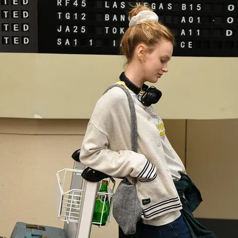 피그먼트 클래식자수배색V넥가디건 (택가 46900원)