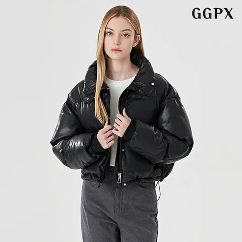 [ 롯데백화점 ]GGPX 레더 하이넥 집업 스트링 크롭 패딩 점퍼 (GODJJ031D)