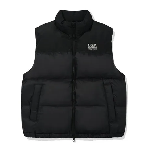 [코드그라피]코드그라피 스퀘어 로고 패딩 베스트 블랙 CBEWUHV0