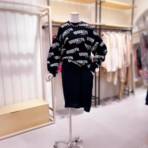 [시에로]SF1KTF310_BLOOKLYN 레터링 풀오버