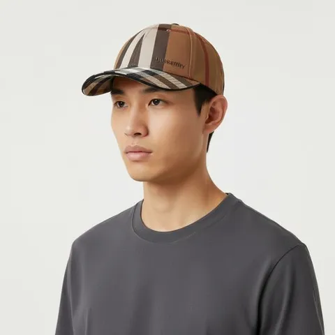 버버리 8056080  자수 로고 디테일 체크 코튼 야구 캡 모자
