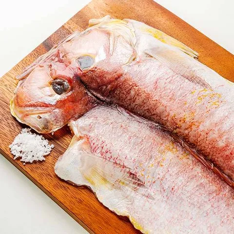 [전라도청년] 산지직송 제주 자연산 반건조 옥돔 중 3마리 (마리당 230g)