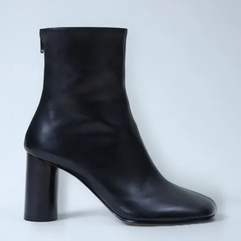 26 FW 피비 파일로 Tug 라운드토 소프트 레더 블럭힐 앵클 부츠 블랙 AS98 LT0102 900BK