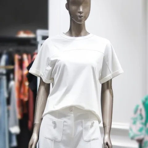 [ AK백화점 ][알렉시스엔] 제시뉴욕 넥 실버장식 티셔츠 DEM5NSTR294S