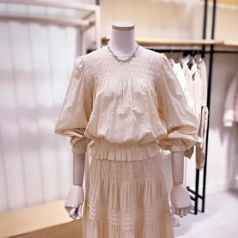 [시에로]SH2SHF053_볼륨 스모킹 블라우스